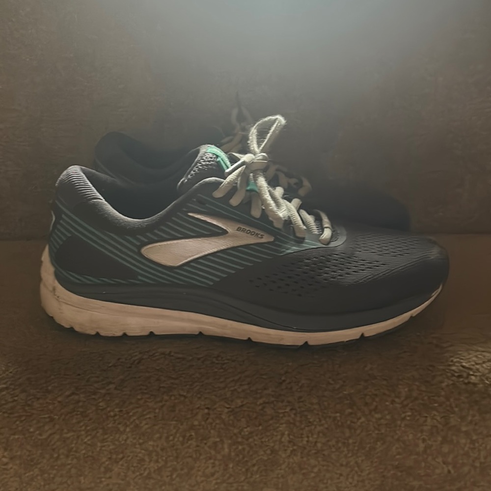 BROOKS ADDICTION 14 SIZE 7 WOMENS